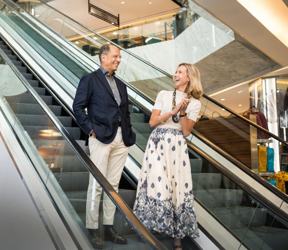 personas bajando escaleras